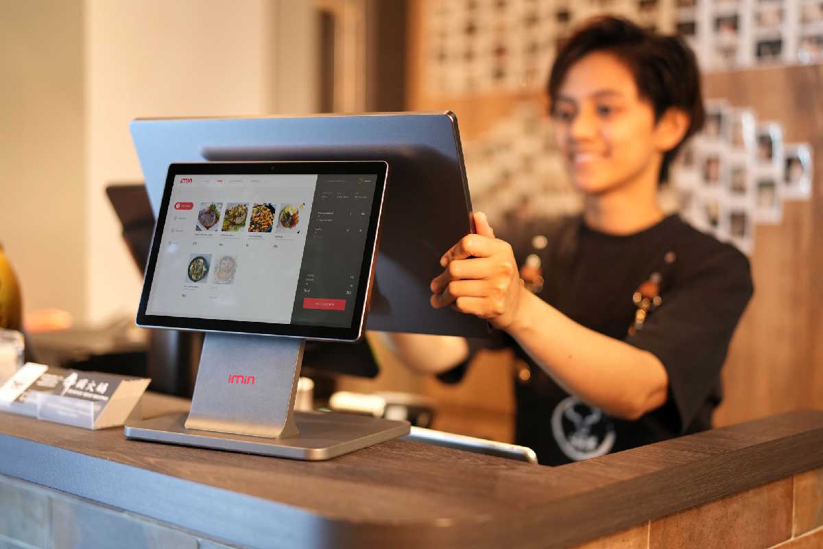 Implementasi teknologi pada Retail & UMKM